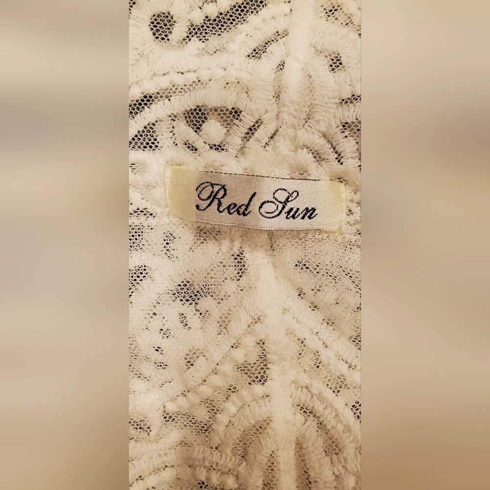 Elegant Cream Lace Kimono Cardigan Size. ML.